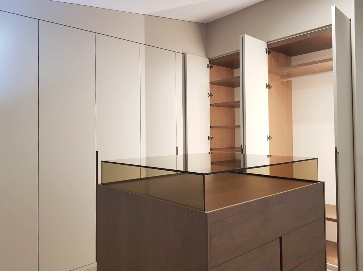 Vestidor con isla central cubelles